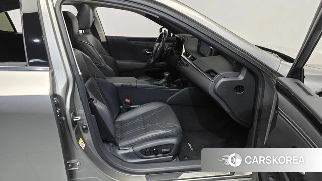 Lexus ES300h 7th generation 2018 Серебристо-серый из Кореи, фото 2