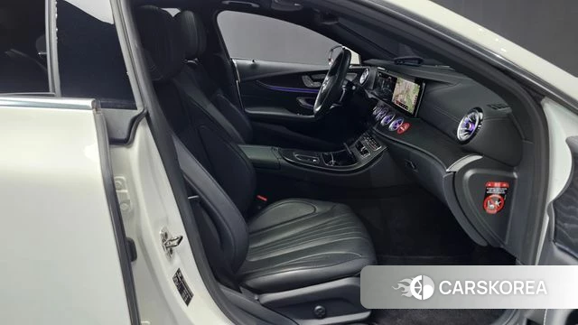 Mercedes-Benz CLS-Class C257 2023 Белый из Кореи, фото 2