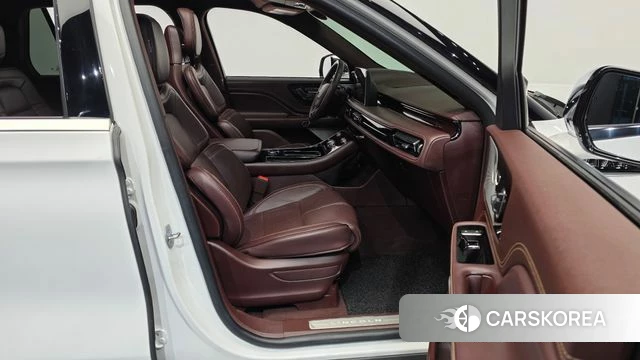 Lincoln Aviator 2nd generation 2022 Белый из Кореи, фото 2
