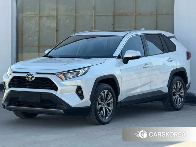 Toyota RAV4 2023 Белый из Китая, фото 2