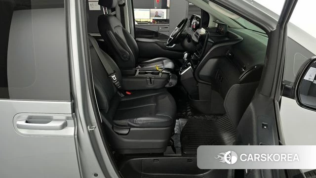 Hyundai Staria 2023 Серебряный из Кореи, фото 2