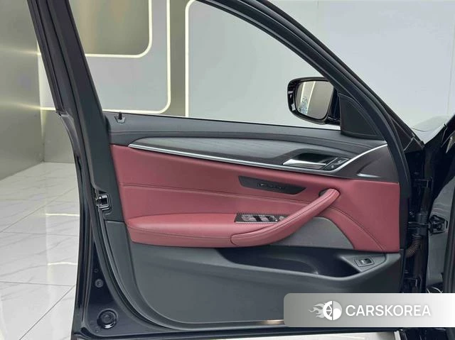 BMW 5 series 2021 Черный из Китая, фото 2