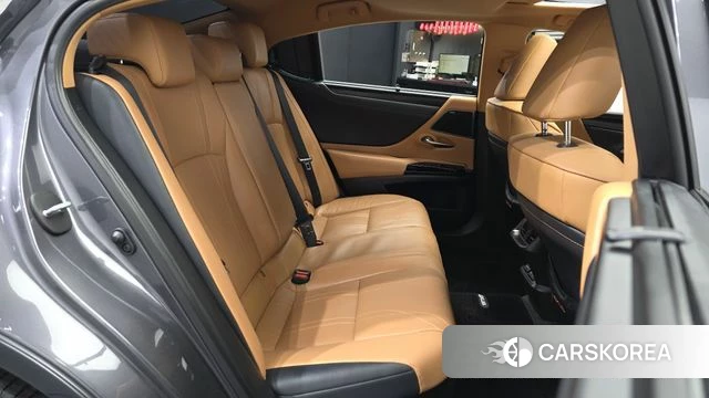 Lexus ES300h 7th generation 2021 Серый из Кореи, фото 2