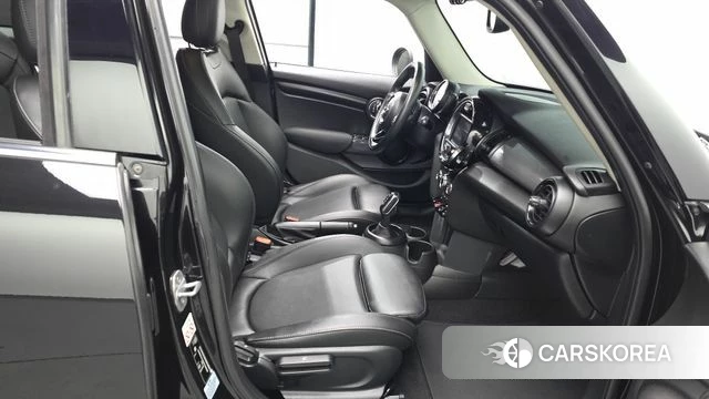 Mini Cooper D 2019 Черный из Кореи, фото 2
