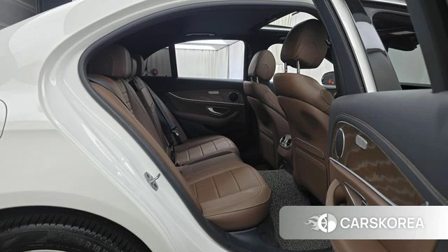 Mercedes-Benz E-Class W213 2021 Белый из Кореи, фото 2