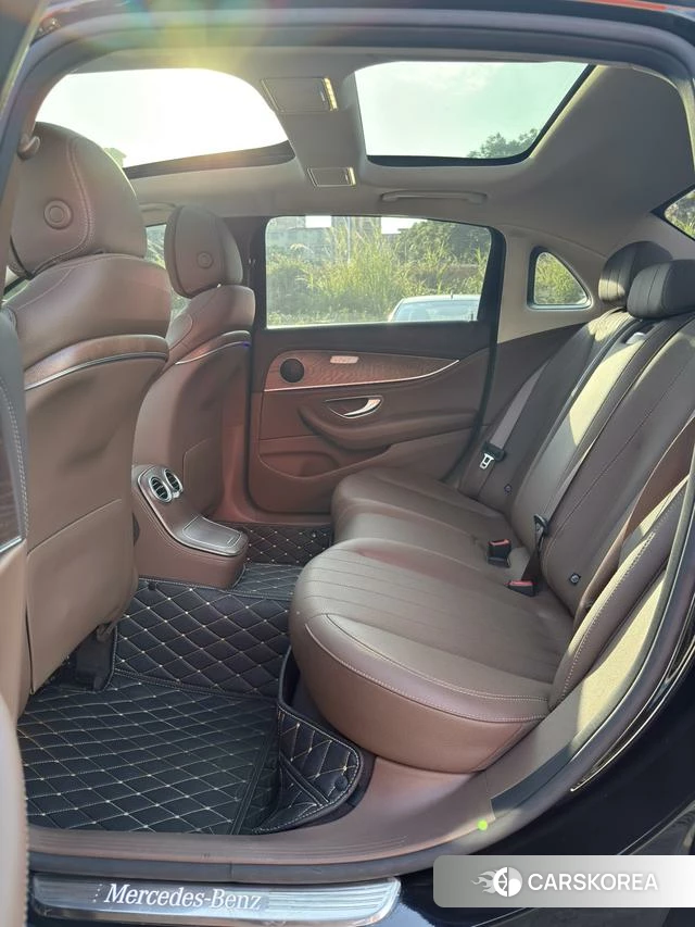 Mercedes-Benz E-Class 2023 Черный из Китая, фото 2