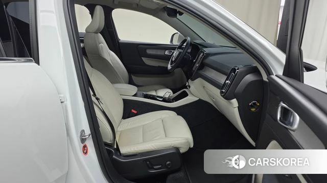 Volvo XC40 2022 Белый из Кореи, фото 2