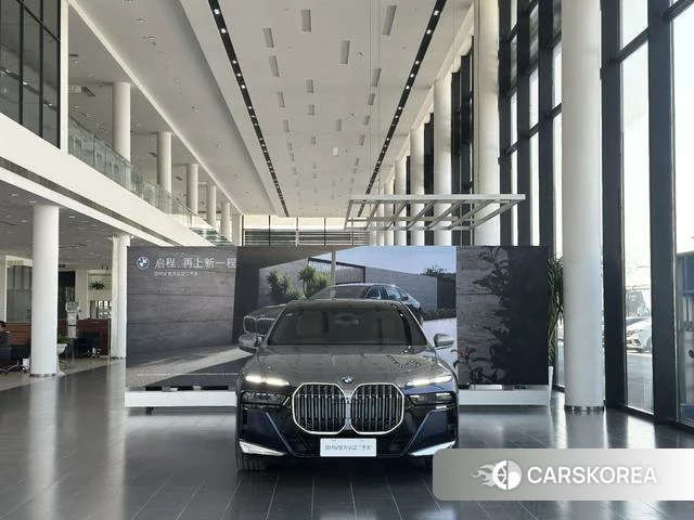 BMW 7 series 2025 Синий из Китая, фото 2