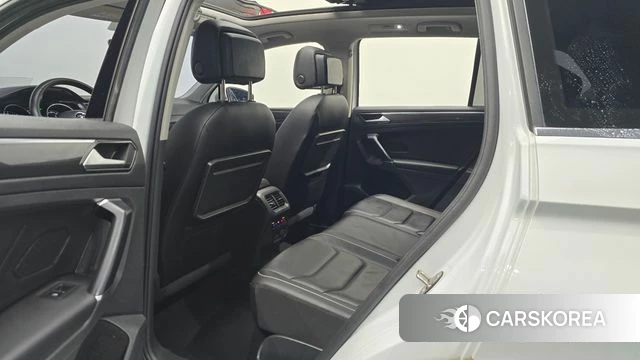 Volkswagen Tiguan second Generation 2018 Белый из Кореи, фото 2