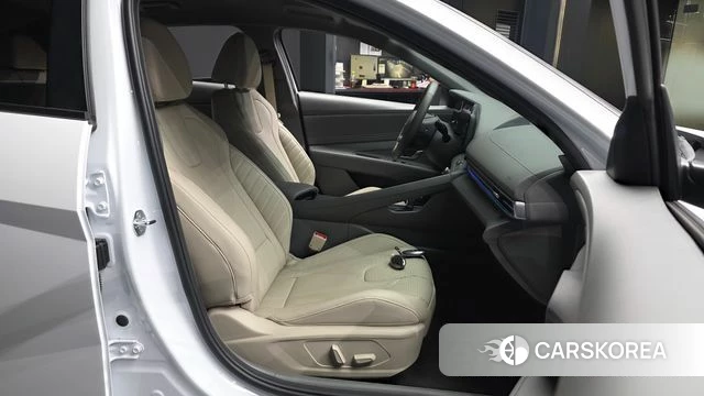 Hyundai The New Avante (CN7) 2023 Белый из Кореи, фото 2