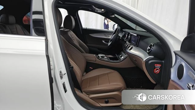 Mercedes-Benz E-Class W213 2020 Белый из Кореи, фото 2