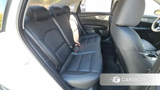 Kia The New K3 2nd generation 2023 Белый из Кореи, фото 2