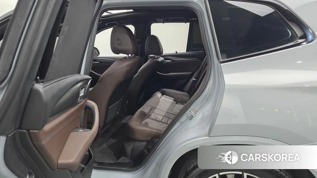 BMW X3 (G01) 2022 Светло-серебряный цвет из Кореи, фото 2
