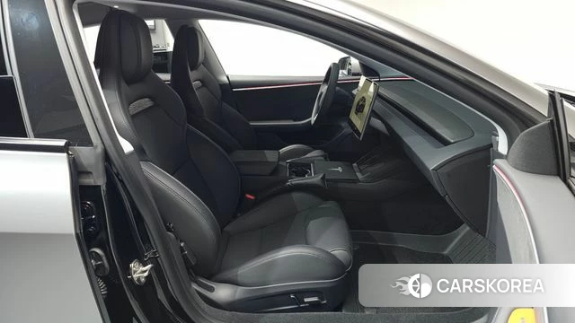 Tesla Model 3 2024 Серебристо-серый из Кореи, фото 2