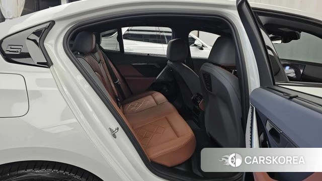 BMW 5 Series (G60) 2026 Белый из Кореи, фото 2