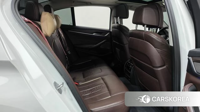 BMW 5 Series (G30) 2020 Белый из Кореи, фото 2