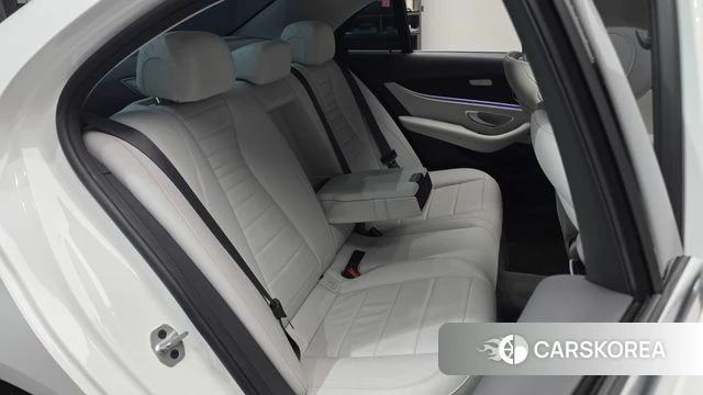 Mercedes-Benz E-Class W213 2023 Белый из Кореи, фото 2