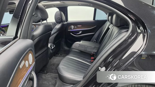 Mercedes-Benz E-Class W213 2018 Черный из Кореи, фото 2