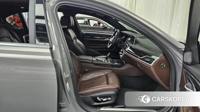 BMW 7 Series (G11) 2020 Серебристо-серый из Кореи, фото 2