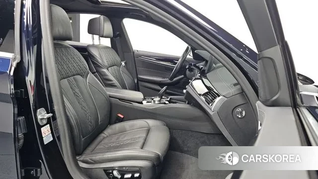 BMW 5 Series (G30) 2021 Черный из Кореи, фото 2