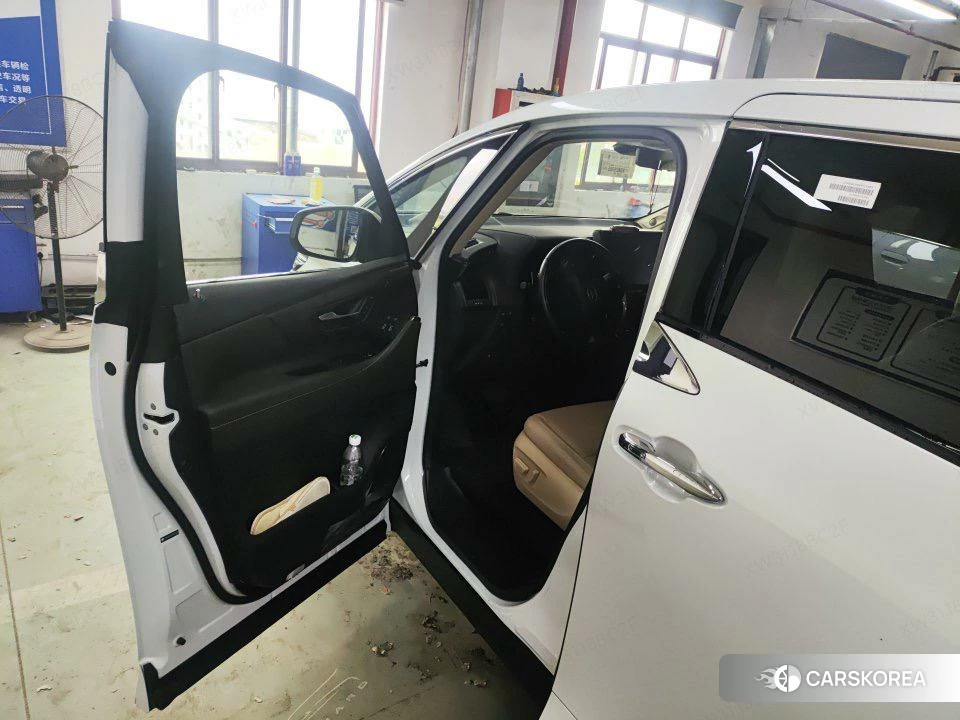 Toyota Alphard 2025 Белый из Китая, фото 2