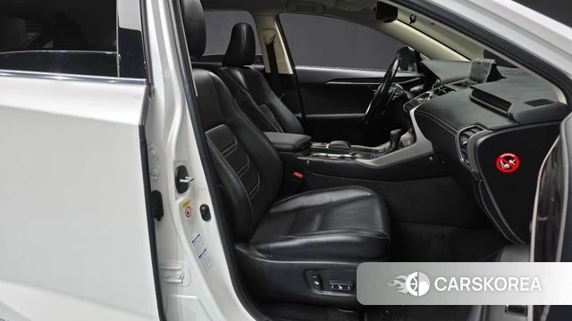 Lexus NX300h 2019 Белый из Кореи, фото 2
