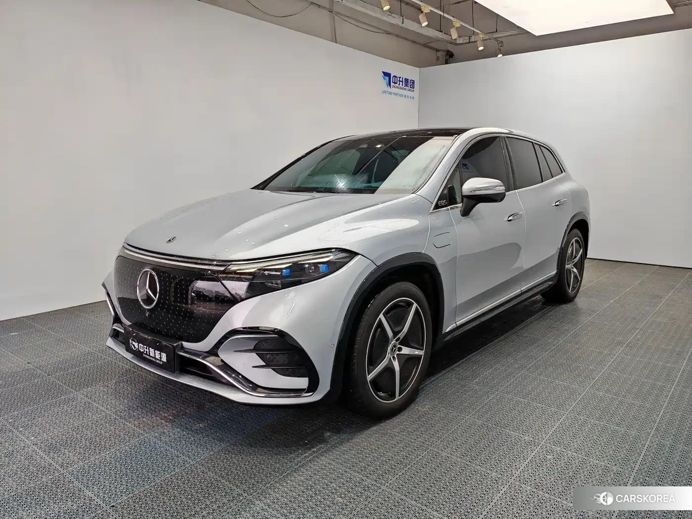 Mercedes-Benz EQS 2023 Silver/gray из Китая, фото 2