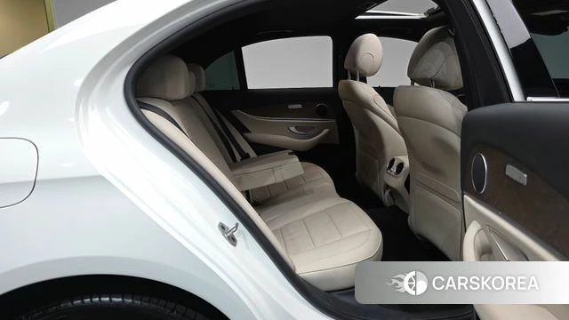Mercedes-Benz E-Class W213 2022 Белый из Кореи, фото 2