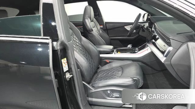 Audi Q8 (4M) 2023 Черный из Кореи, фото 2