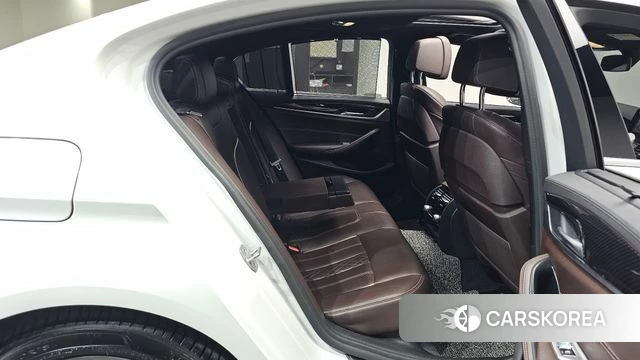 BMW 5 Series (G30) 2018 Белый из Кореи, фото 2