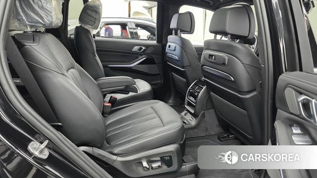 BMW X7 (G07) 2024 Черный из Кореи, фото 2