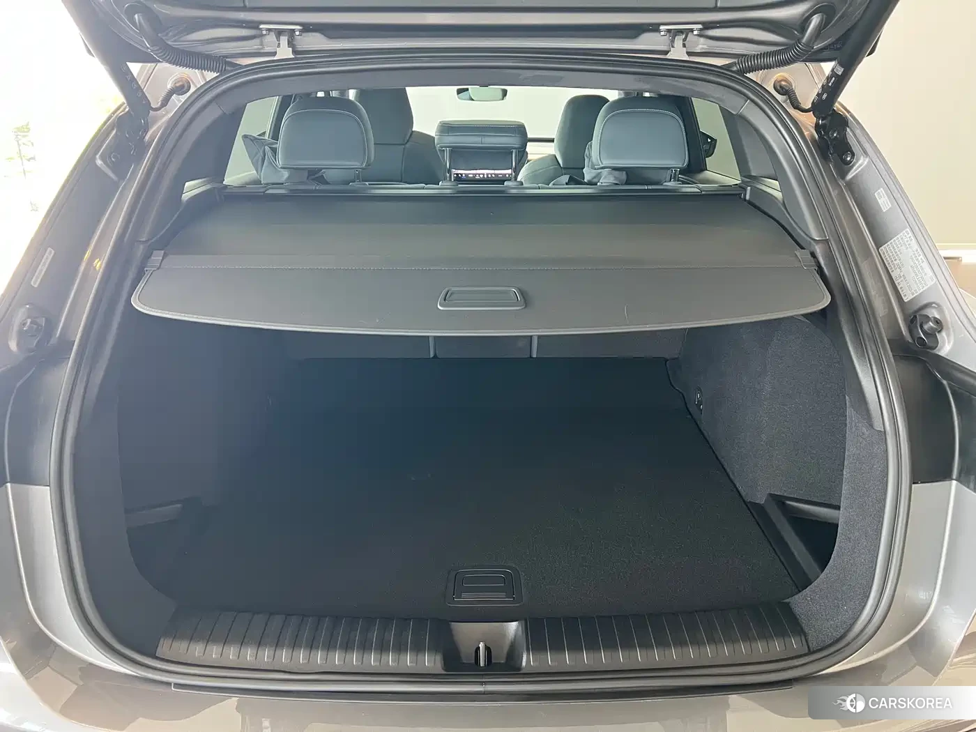 Audi Q6L 2025 Silver/gray из Китая, фото 2