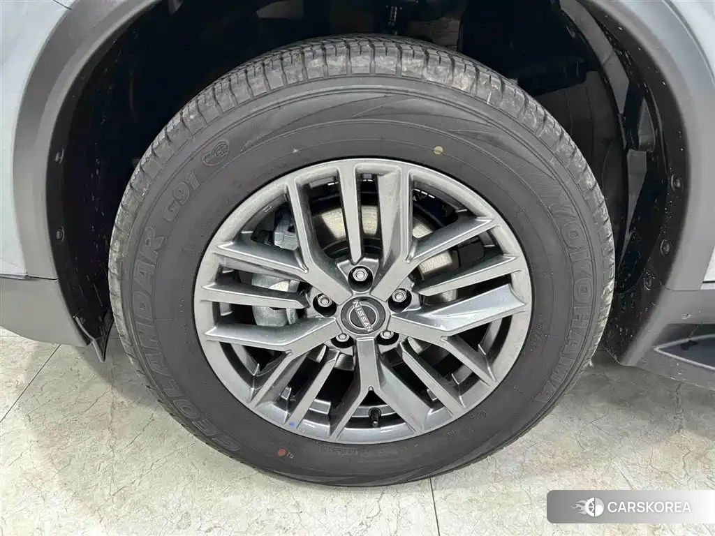 Nissan X-Trail 2025 Silver/gray из Китая, фото 2