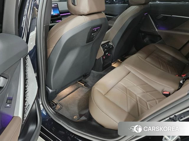 BMW 5 Series (G60) 2023 Черный из Кореи, фото 2