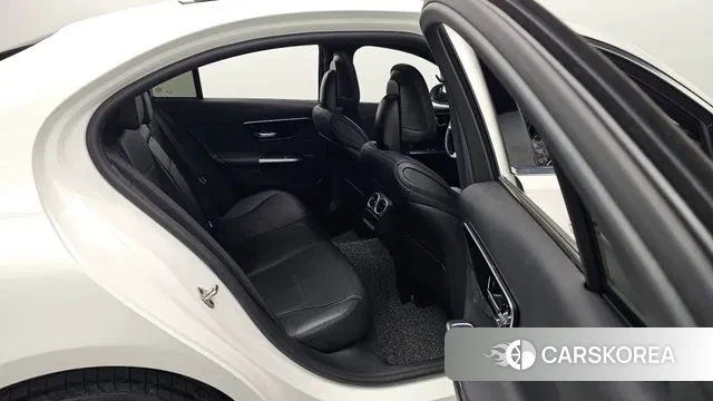 Mercedes-Benz C-Class W206 2022 Белый из Кореи, фото 2