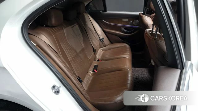 Mercedes-Benz E-Class W213 2019 Белый из Кореи, фото 2