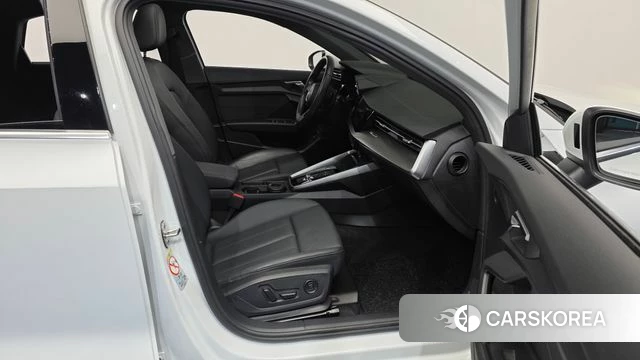 Audi A3 (8Y) 2022 Белый из Кореи, фото 2