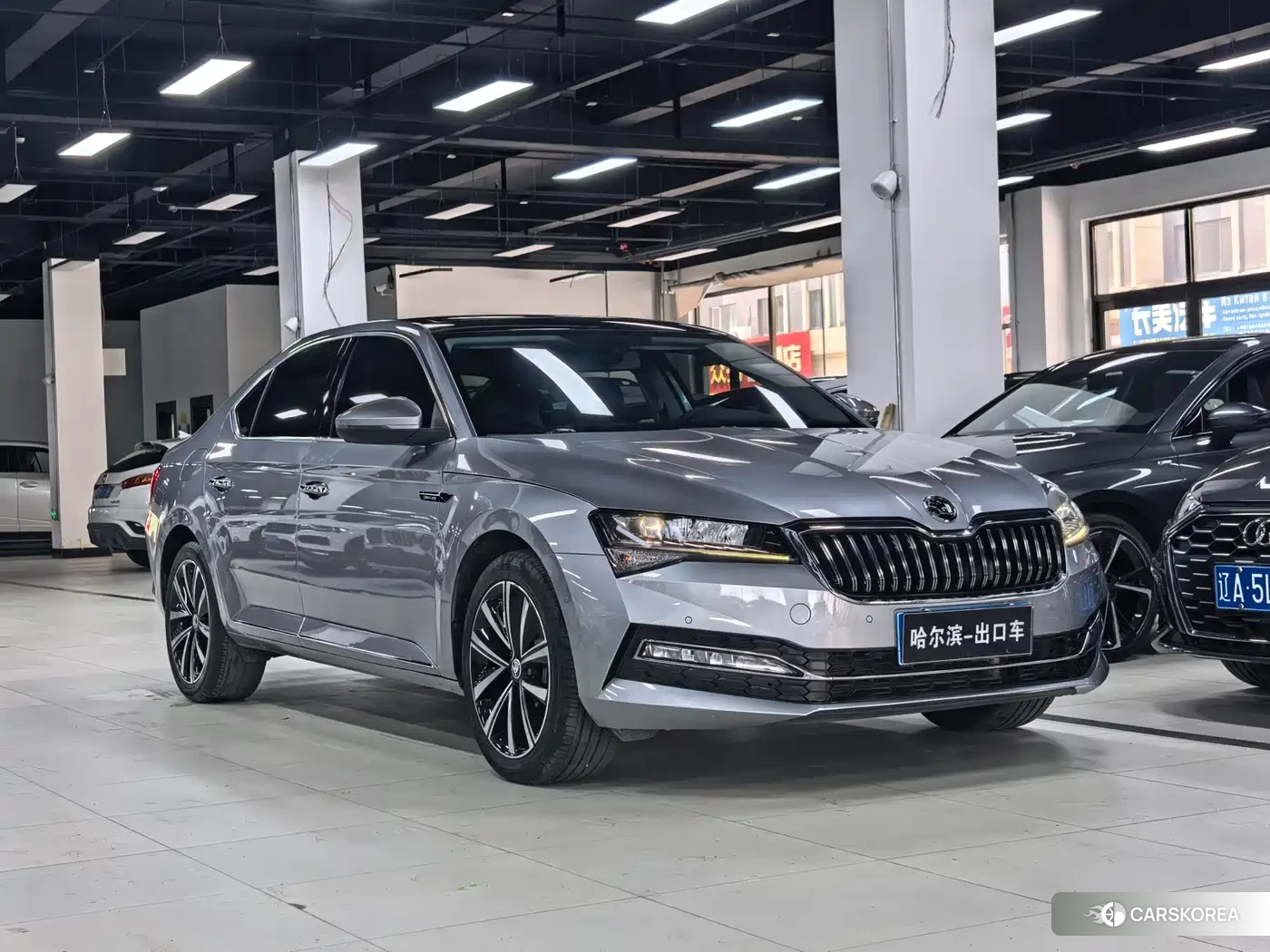Skoda Superb 2023 Silver/gray из Китая, фото 2