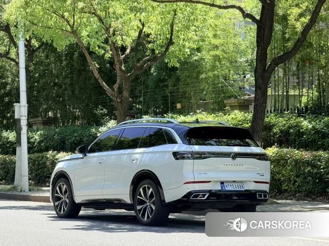 Volkswagen Tavendor 2023 Белый из Китая, фото 2