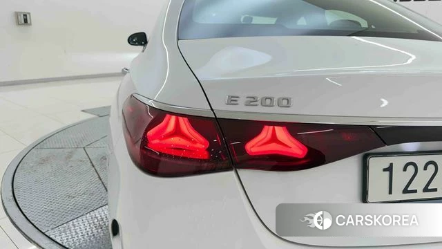 Mercedes-Benz E-Class W214 2026 Белый из Кореи, фото 2