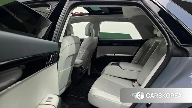 Hyundai Grandeur Hybrid (GN7) 2023 Светло-серебряный цвет из Кореи, фото 2