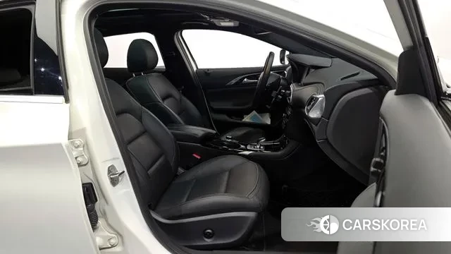 Infiniti Q30 2019 Белый из Кореи, фото 2