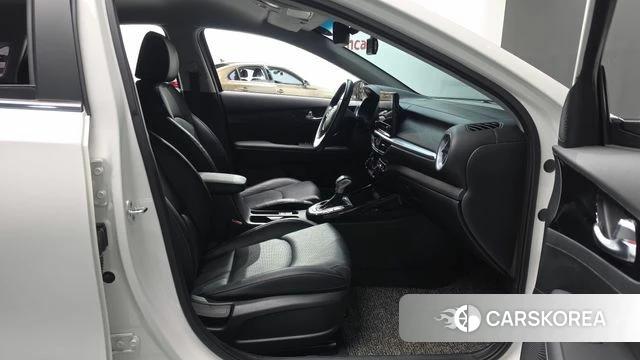 Kia The New K3 2nd generation 2022 Белый из Кореи, фото 2