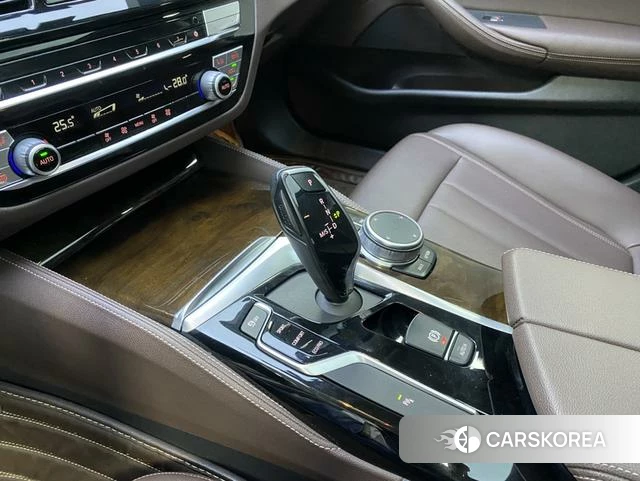 BMW 5 series 2020 Черный из Китая, фото 2