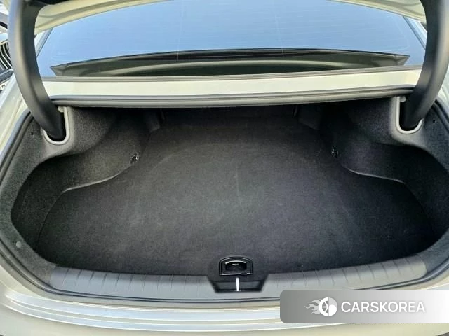 Hyundai Grandeur Hybrid (GN7) 2024 Серебристо-серый из Кореи, фото 2