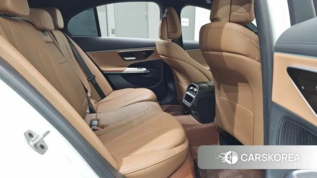 Mercedes-Benz E-Class W214 2024 Белый из Кореи, фото 2
