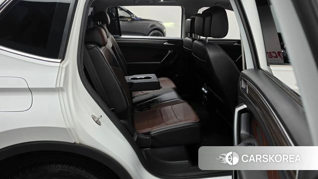 Volkswagen Tiguan Allspace 2022 Белый из Кореи, фото 2