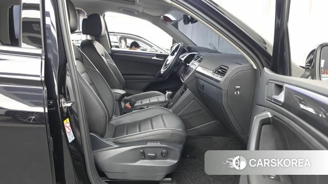 Volkswagen Tiguan second Generation 2022 Черный из Кореи, фото 2