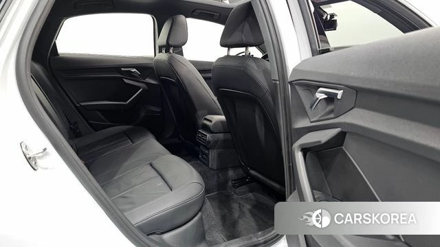 Audi A3 (8Y) 2023 Белый из Кореи, фото 2