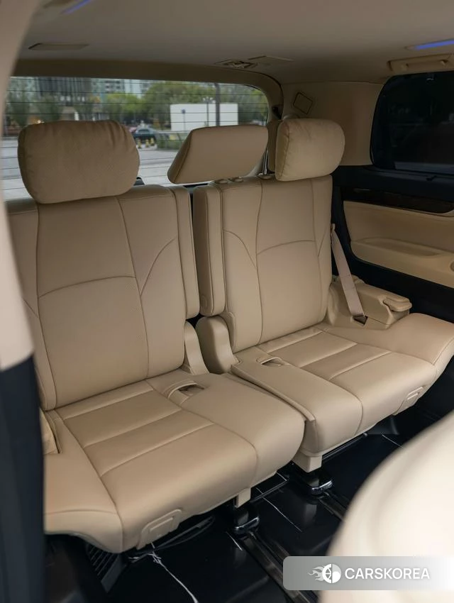 Toyota Alphard 2023 Черный из Китая, фото 2